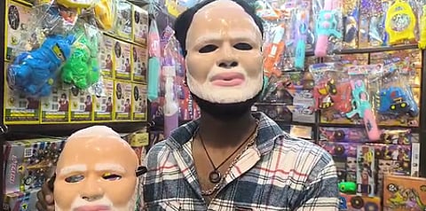 होली उत्सव: मुजफ्फरपुर में पीएम मोदी के मुखौटे का क्रेज, बाजारों में मास्क आउट ऑफ स्टॉक