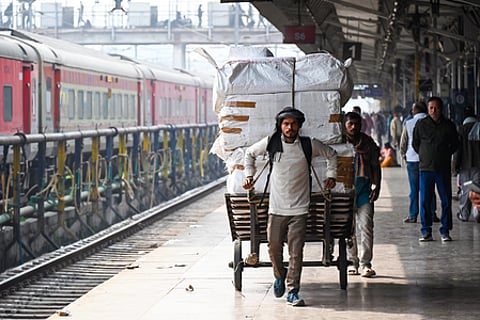 भोपाल में रेल यात्रियों की बढ़ती भीड़, रेलवे ने किए विशेष इंतजाम