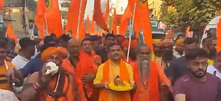 पश्चिम बंगाल: विपक्ष के नेता सुवेंदु अधिकारी ने भवानीपुर में डोल उत्सव मनाया