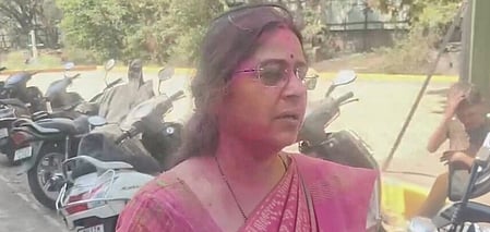 जीवन में भरे खुशियों के रंग, अनाथ बच्चों संग भाजपा सांसद ने मनाई होली