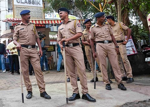 अमेरिका-इजरायल और ईरान के बीच जारी संघर्ष को लेकर मुंबई में कई जगह हो रहे प्रदर्शन, पुलिस सतर्क