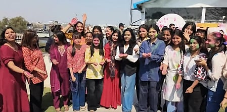 कोरियाई सांस्कृतिक केंद्र इंडिया में रंगों का संगम, साथ मना भारत-कोरिया का पारंपरिक उत्सव