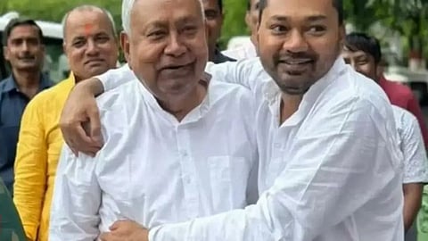 नीतीश कुमार, बेटे निशांत के साथ