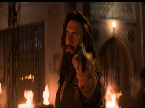 देशभक्ति और हिंदू-मुस्लिम के सहारे फिल्म को हिट कराना बन गया नया पैटर्न! धुरंधर-2 ट्रेलर के बाद दो धड़ों में बंटे यूजर्स