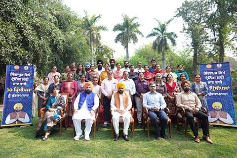 पंजाब सरकार ने सरकारी स्कूल प्रिंसिपलों के 8वें बैच को मॉडर्न टीचिंग ट्रेनिंग के लिए सिंगापुर भेजा