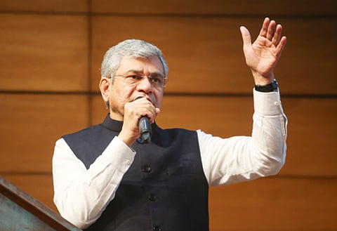 भारत 85,000 सेमीकंडक्टर डिजाइन इंजीनियर तैयार करने की दिशा में तेजी से आगे बढ़ रहा: अश्विनी वैष्णव