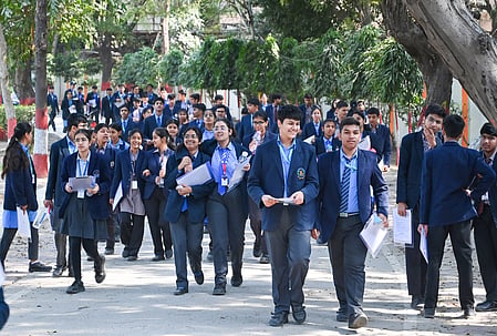 सीबीएसई 12वीं बोर्ड: संतुलित रही गणित की परीक्षा, कुछ प्रश्न आसान तो कुछ रहे चुनौतीपूर्ण