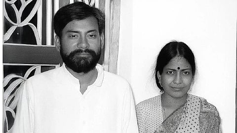 बिहार के मुख्यमंत्री नीतीश कुमार अपने स्वर्गीय पत्नी मंजू कुमारी सिन्हा के साथ