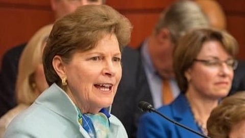 वरिष्ठ डेमोक्रेट सदस्य सीनटर जीन शाहीन और अन्य डेमोक्रेट सांसद