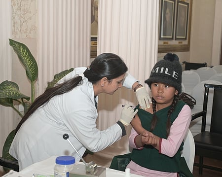 क्या पीरियड्स के दौरान एचपीवी वैक्सीन लगवाना है सेफ? जानिए