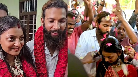 मोनालिसा भोसले और फरमान खान की शादी के बाद की तस्वीर, जिसमें दोनों फूलों की माला पहने हुए हैं और आसपास लोग उन पर फूल बरसाते हुए जश्न मना रहे हैं।