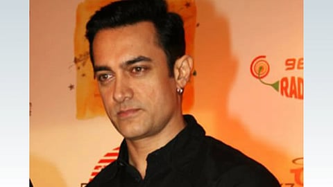 मीडिया से बात करते हुए आमिर खान ने बताया कि दिल्ली में पहली बार इंटरनेशनल फिल्म फेस्टिवल का आयोजन किया गया है और वो बहुत खुश हैं क्योंकि उनकी फिल्म 'सितारे जमीन पर' की स्पेशल स्कीनिंग फेस्टिवल में की गई है।