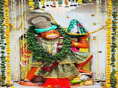 हनुमान जन्मोत्सव विशेष : श्रीरामदूत को अति प्रिय हैं ये 8 प्रसाद, दूर होते हैं बड़े से बड़े संकट