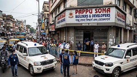 ममता के करीबी रहे प्रतीक जैन को निशाना बनाया गया था. और अब की बार एक महशूर रियल स्टेट डेवलपर “पप्पू सोना” पर गाज गिरी है.
