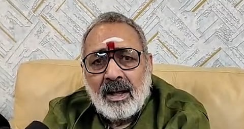 ममता बनर्जी ने उर्दू में जारी किया चुनावी घोषणापत्र, गिरिराज सिंह बोले- बंगाल को बांग्लादेश बनाने की साजिश