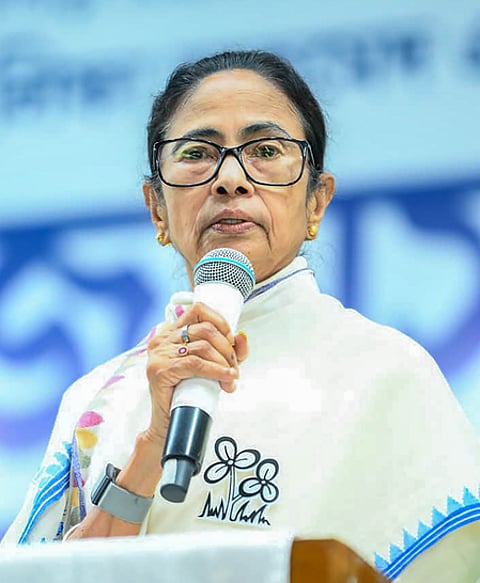 सीएम ममता बनर्जी ने केंद्र पर साधा निशाना, पाक मंत्री की