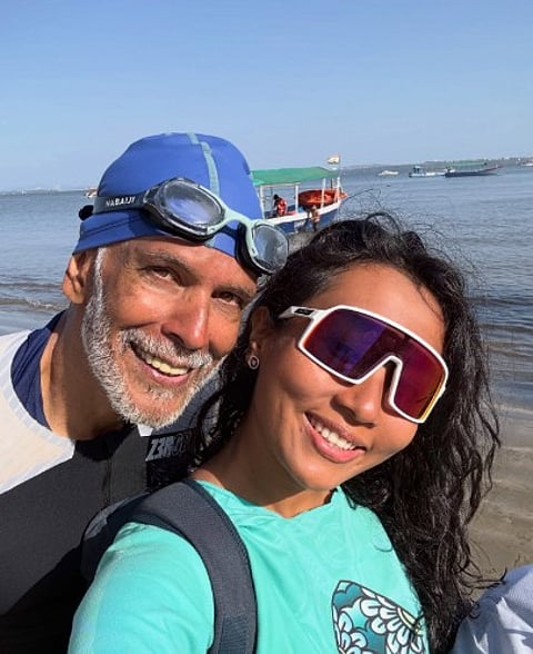 मिलिंद सोमन ने लहरों को चीरते हुए तय किया 20 किलोमीटर का सफर