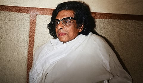 यादों में फणीश्वरनाथ रेणु: मिट्टी की महक से महाकाव्य रचने वाला कथाकार