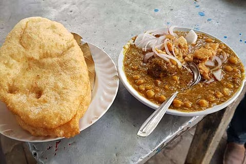छोले भटूरे (Cholle Bhature)