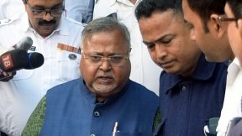 पश्चिम बंगाल चुनाव से पहले ईडी ने पूर्व शिक्षा मंत्री पार्थ चटर्जी के आवास पर छापा मारा