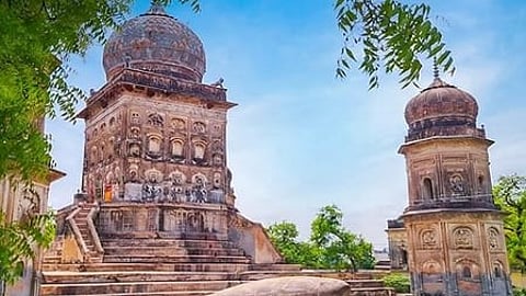 ‘तंत्र विद्या’ पर बना शिवालय, जहां दिन में तीन बार बदलता शिवलिंग का रंग, खड़ी मुद्रा में विराजमान नंदी महाराज तो मेंढक की होती है पूजा