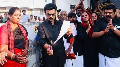 सीएम स्टालिन ने जलाई परिसीमन प्रस्ताव की प्रति, काला झंडा लगाकर किया विरोध