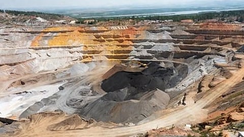 पाकिस्तान के पंजाब का अटक पिछले कुछ साल से सुर्खियों में है। यहां सोने का बड़ा भंडार मिला और अब इस पर खनन का काम चालू है।