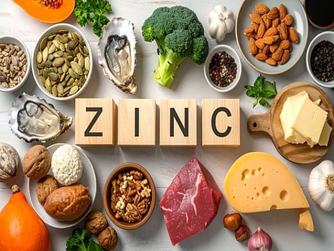 शरीर का 'रिपेयर मैनेजर' जिंक: कमी से शरीर हो सकता है बेहद कमजोर