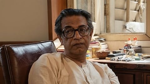 विश्व पटल पर भारतीय सिनेमा को सत्यजित राय ने दिलाई थी पहचान, अपनी फिल्मों में आम लोगों को करते थे कास्ट