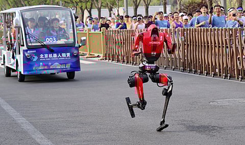 क्या रोबोट इंसानों से आगे निकल सकते हैं?