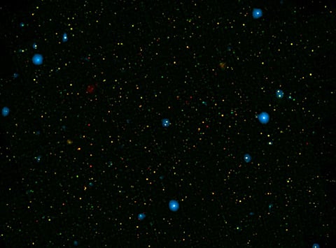 असंख्य तारे व सूर्य फिर भी अंतरिक्ष क्यों दिखता है डार्क? जानें दिन में नीला और रात में काला क्यों होता है आकाश