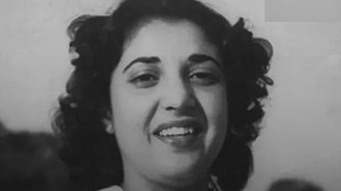 जब 18 साल की नरगिस ने किया एक्टिंग डेब्यू तो नाम था