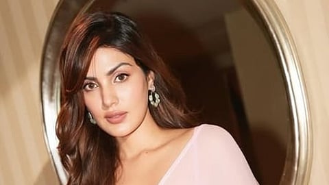 सुशांत केस से जुड़े ड्रग्स मामले में रिया चक्रवर्ती को बड़ी राहत, कोर्ट ने बैंक अकाउंट अनफ्रीज करने का दिया आदेश