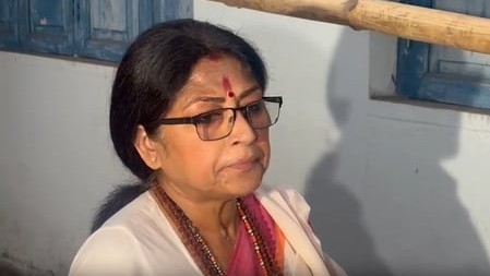 वोटिंग के बाद रूपा गांगुली ने कहा, "इस बार सभी लोग सुबह-सुबह ही आ गए हैं। यह मतदान बहुत ही महत्वपूर्ण होने वाला है। ये (टीएमसी) कितना भी खेल खेलने की कोशिश करें, लेकिन खेला नहीं कर पाएंगे।"