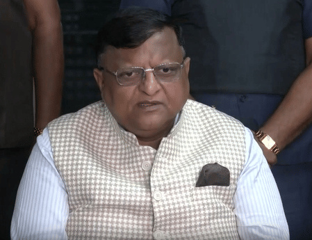 आयोग जीरो टॉलरेंस नीति पर कर रहा काम, गड़बड़ी मिली तो होगा पुनर्मतदान : मनोज अग्रवाल