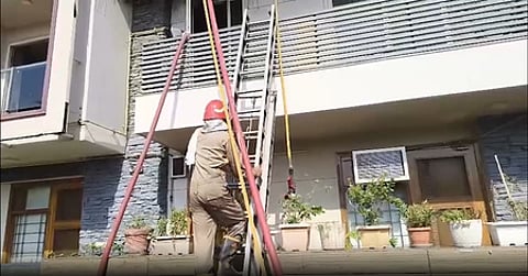 कठिन समय में पीड़ित परिवारों के साथ खड़ी है दिल्ली सरकार