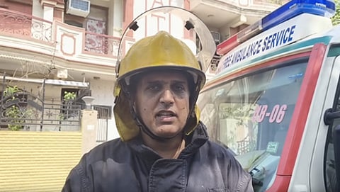 विवेक विहार अग्निकांड : ग्रिल लगी होने से रेस्क्यू में आई दिक्कत, फायर ऑफिसर मुकेश वर्मा का बयान