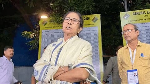 ममता बनर्जी की कार्यकर्ताओं से अपील, कहा-भाजपा के इशारे पर हो रही है लोड-शेडिंग, मतगणना केंद्रों पर रखें पैनी नजर