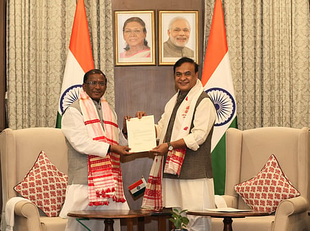 हिमंता बिस्वा सरमा ने दिया इस्तीफा, नई सरकार के गठन तक रहेंगे कार्यवाहक मुख्यमंत्री