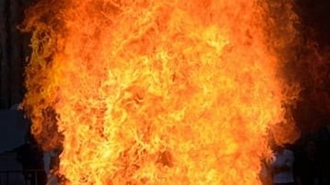 रेवाड़ी स्थित सोलर कंपनी में आग का तांडव, 10 घंटे बाद भी काबू पाने की जद्दोजहद जारी