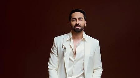 सीनियर एक्ट्रेस हेलन अपने शानदार डांस, अलग अंदाज और दमदार स्क्रीन प्रेजेंस के लिए जानी जाती है। आज भी उनके गाने लोगों के बीच काफी लोकप्रिय हैं।