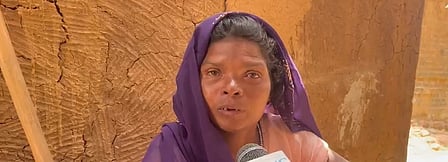 छत्तीसगढ़ में पेंशन लेने के लिए सास को कई मील तक पीठ पर लादकर बैंक पहुंची महिला