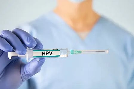 सर्वाइकल कैंसर से लड़ाई में बेहद जरूरी एचपीवी वैक्सीन, जानें क्या कहते हैं एक्सपर्ट