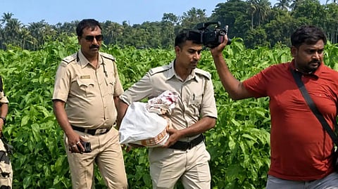 पश्चिम बंगाल: टीएमसी चेयरमैन के खेत से मिले 2.24 करोड़, अब तक 3.04 करोड़ की नगदी बरामद