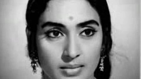 सिनेमा जगत की ‘सुजाता’ : मां की फिल्म से शुरू हुआ अभिनय का सफर, तो 16 साल की उम्र में बनीं