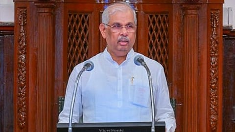 एक राज्यपाल, दो राज्य और दो अलग रुख