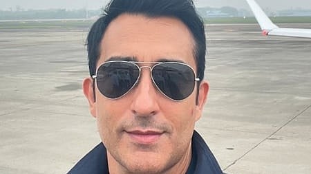 सुपरस्टार पिता के बेटे होकर भी बॉलीवुड से दूर रहा बचपन, राहुल खन्ना ने खुद बताई थी वजह