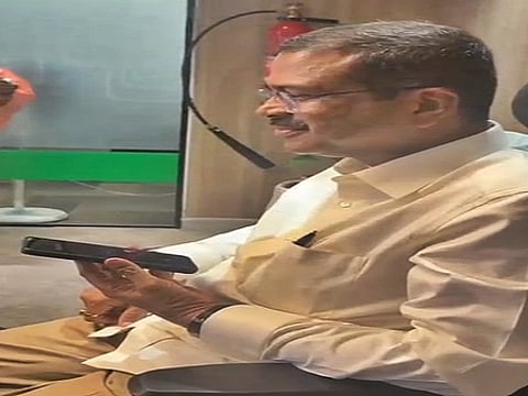 टूटी पसलियों के बावजूद नीट री-एग्जाम में बैठी छात्रा, केंद्रीय मंत्री धर्मेंद्र प्रधान ने की विशेष व्यवस्था