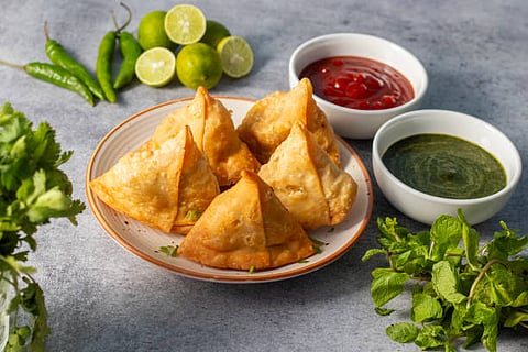 दिल्ली की ये 3 मशहूर जगहें (3 Famous Samosa Shops In Delhi)