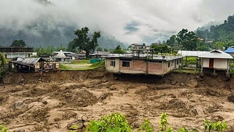 अरुणाचल फ्लैश फ्लड: 4 लापता लोगों की तलाश जारी, असम ने निचले इलाकों पर असर को लेकर जारी किया हाई अलर्ट